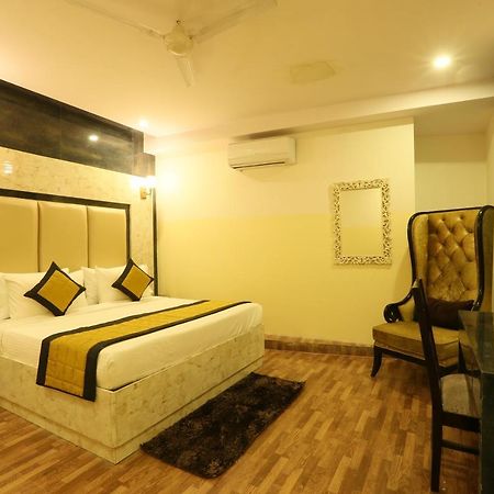 Plazzo Hotel นิวเดลี ภายนอก รูปภาพ