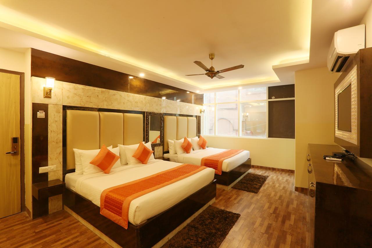 Plazzo Hotel นิวเดลี ภายนอก รูปภาพ