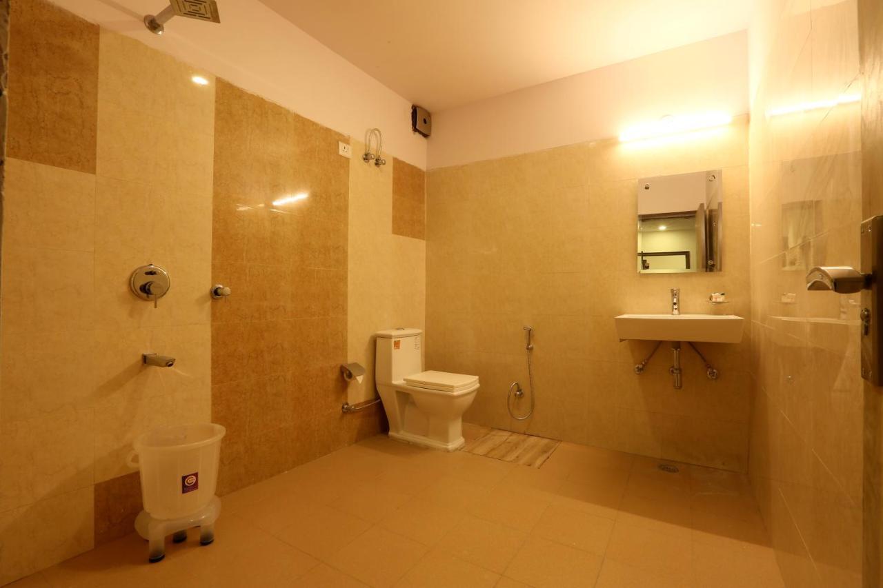 Plazzo Hotel นิวเดลี ภายนอก รูปภาพ