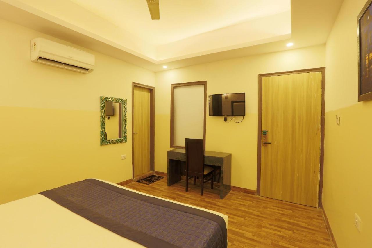Plazzo Hotel นิวเดลี ภายนอก รูปภาพ
