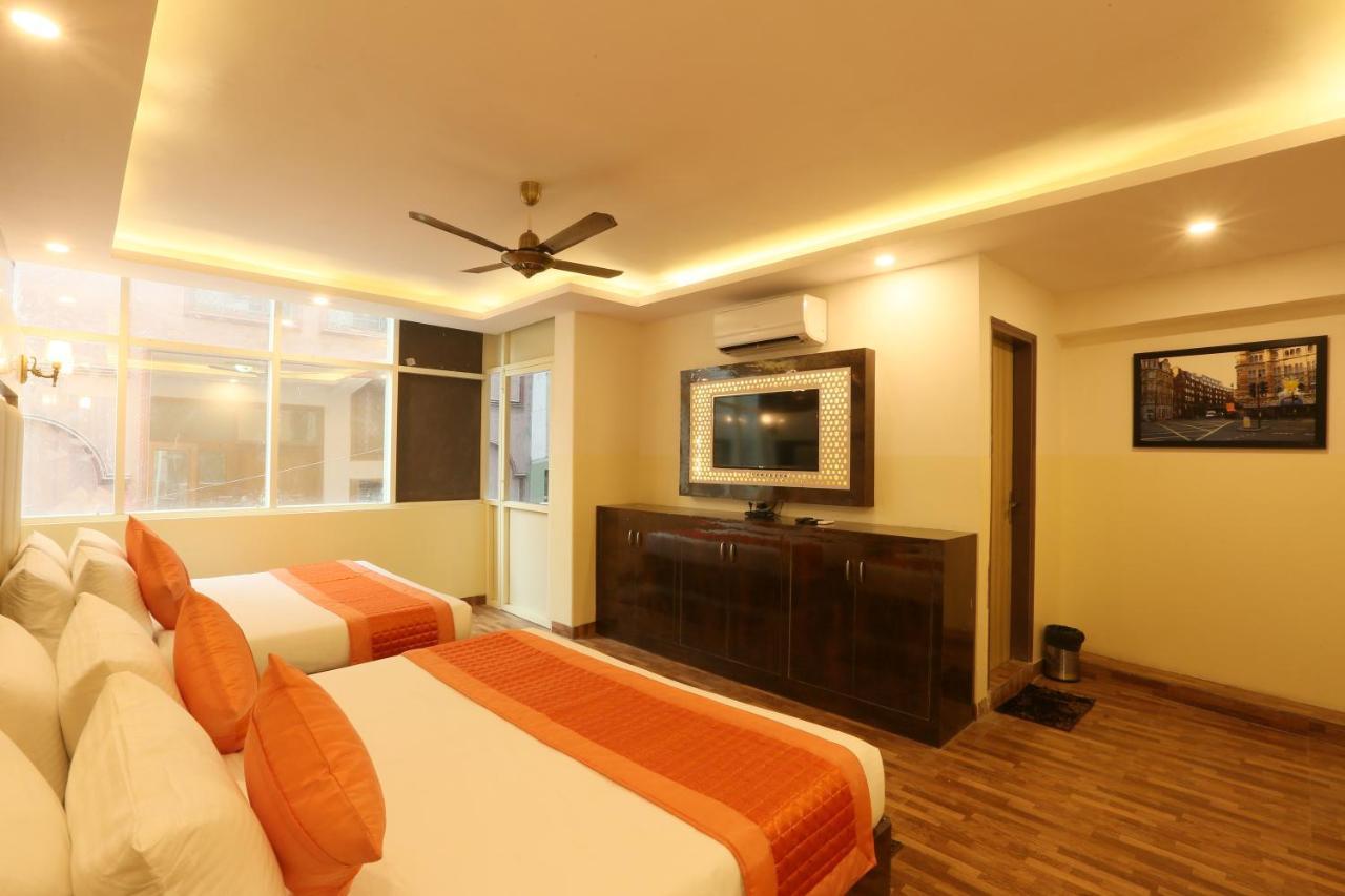Plazzo Hotel นิวเดลี ภายนอก รูปภาพ